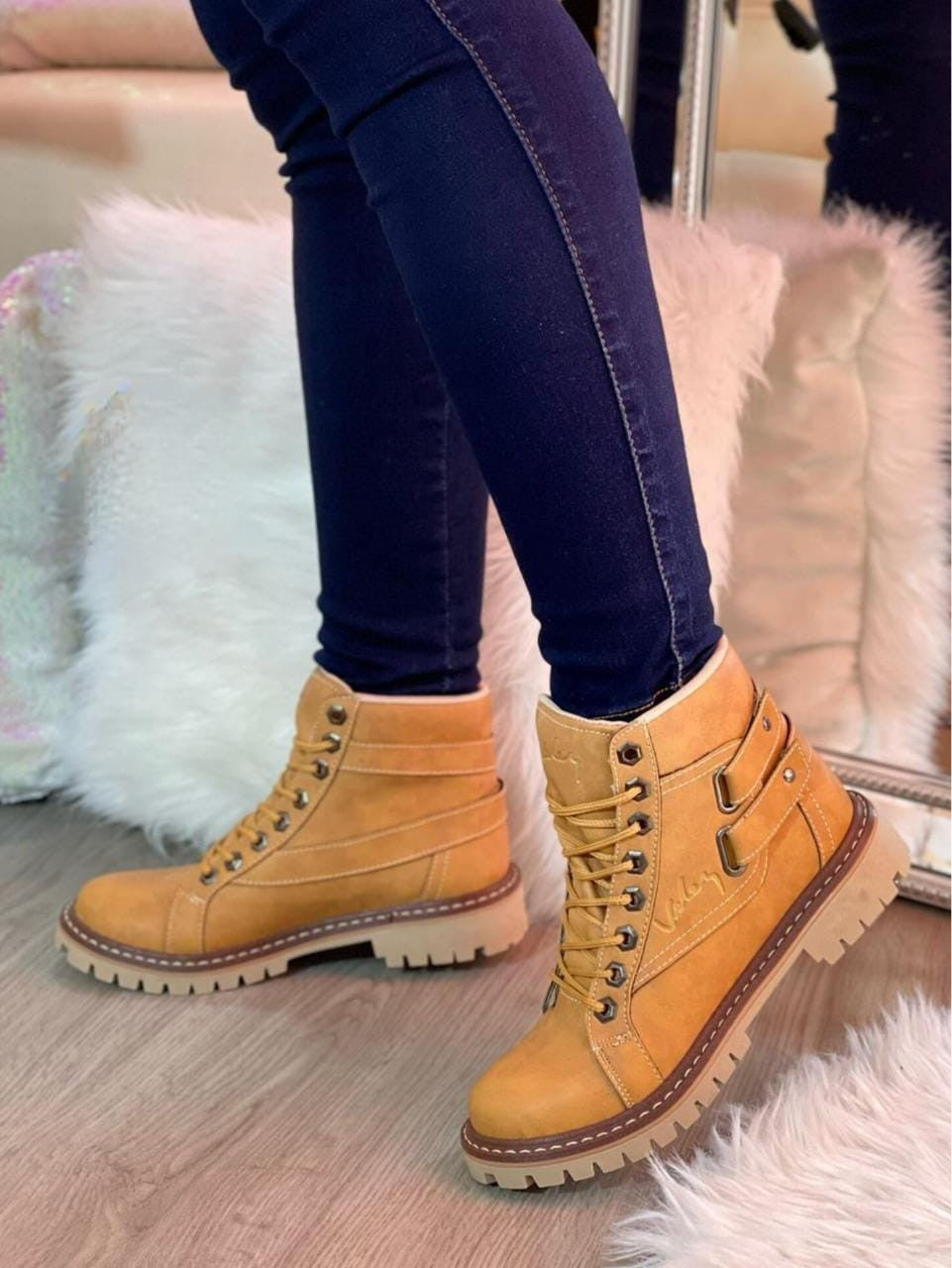 BOTA VELEZ MUJER DOBLE CORREA